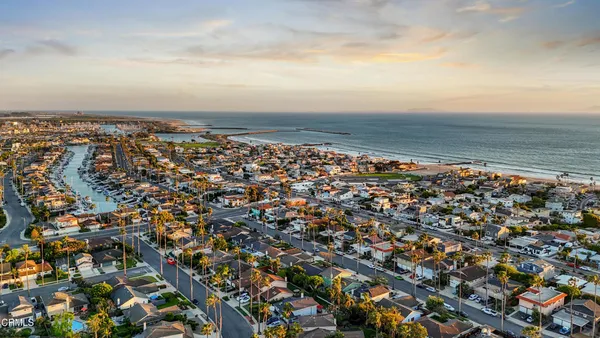 $2,495,000 | 2521 Pierpont Boulevard, Ventura, CA 93001