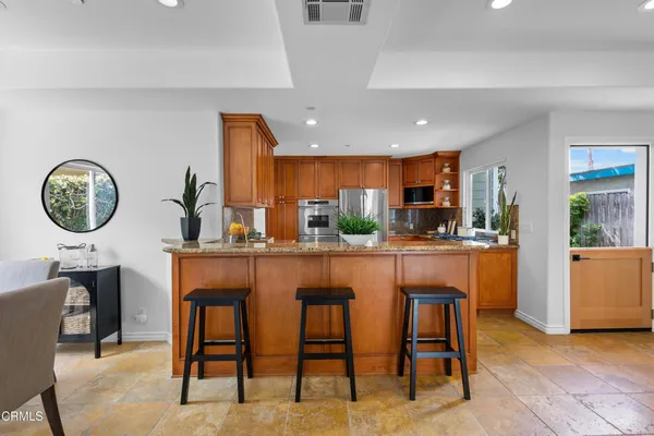 $2,495,000 | 2521 Pierpont Boulevard, Ventura, CA 93001