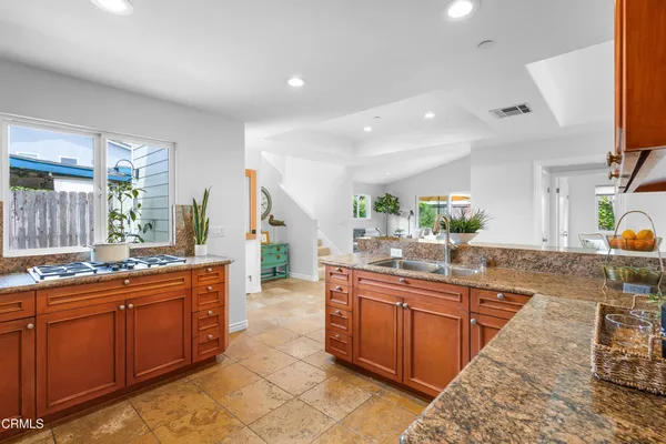 $2,495,000 | 2521 Pierpont Boulevard, Ventura, CA 93001
