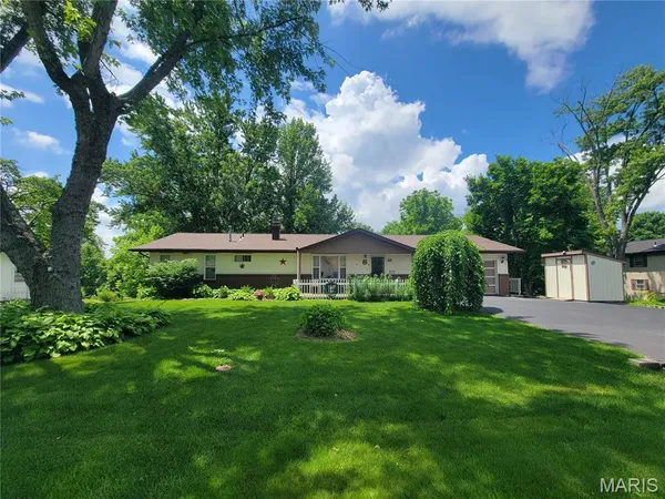 $325,000 | 1317 Bridlespur Lane, Troy, IL 62294
