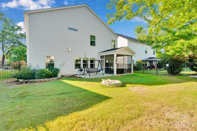 $669,999 | 2017 Saxon Pl Drive, Fort Mill, SC 29715