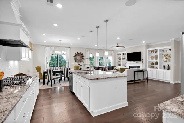 $669,999 | 2017 Saxon Pl Drive, Fort Mill, SC 29715