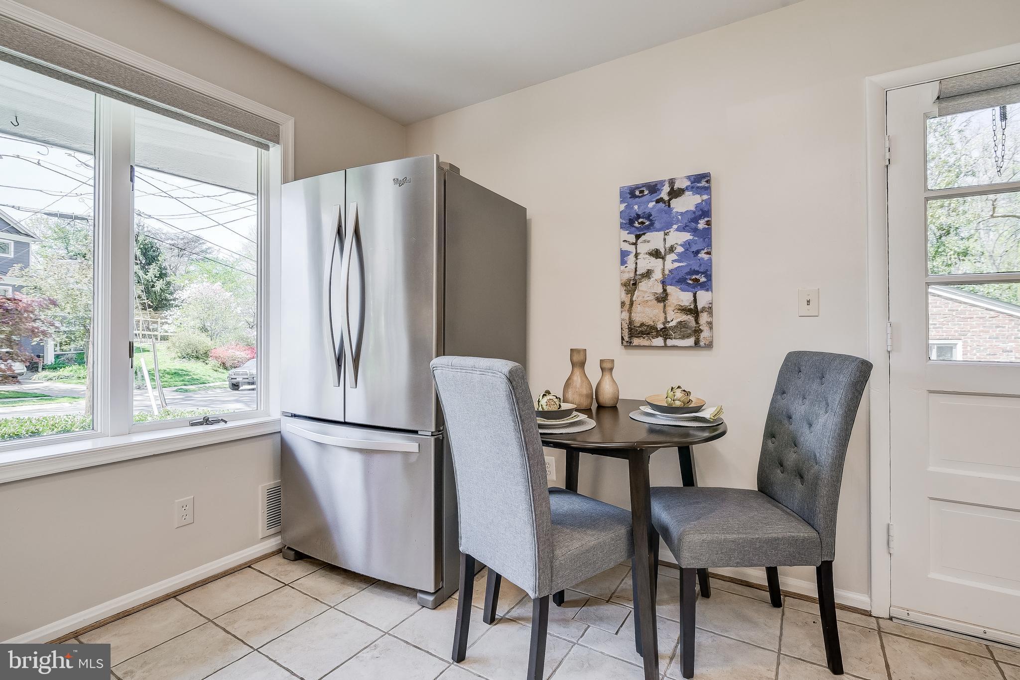 6522 East Halbert Road Bethesda, MD 20817 - Photo 14 of 63 Sunny Kitchen