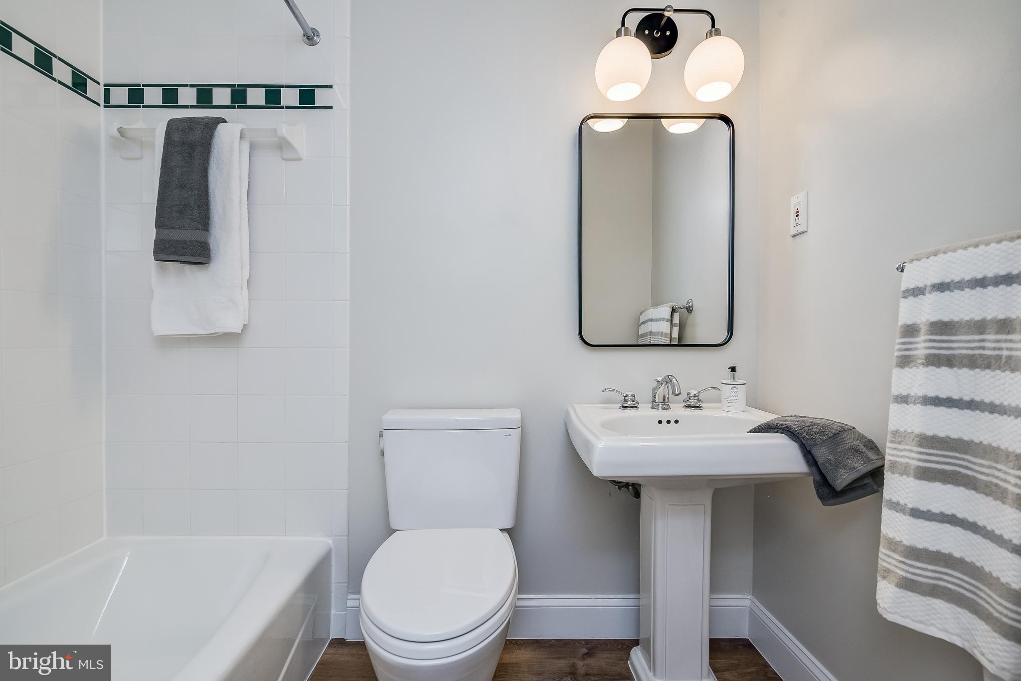 6522 East Halbert Road Bethesda, MD 20817 - Photo 26 of 63 Main Level Hall Bath