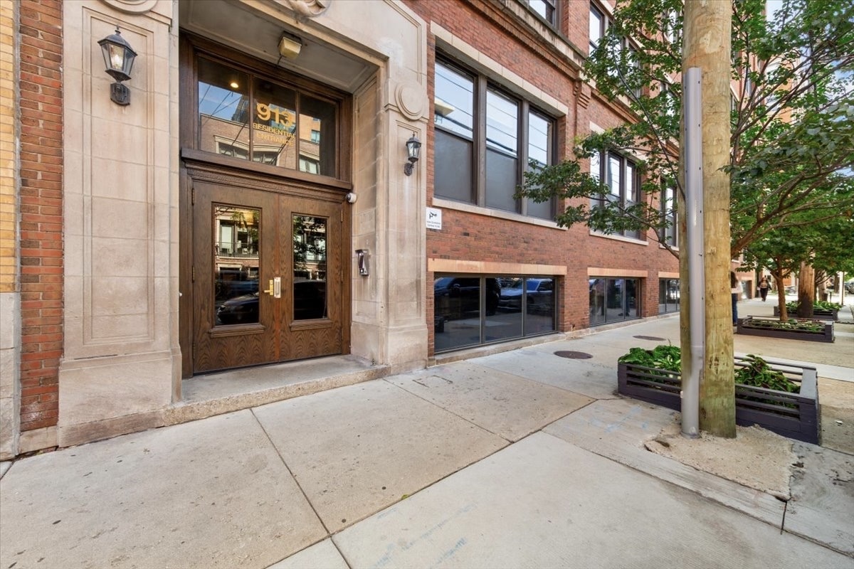 913 West Van Buren Street, Unit 4C Chicago, IL 60607 - Photo 1 of 23 a view of a building with a street