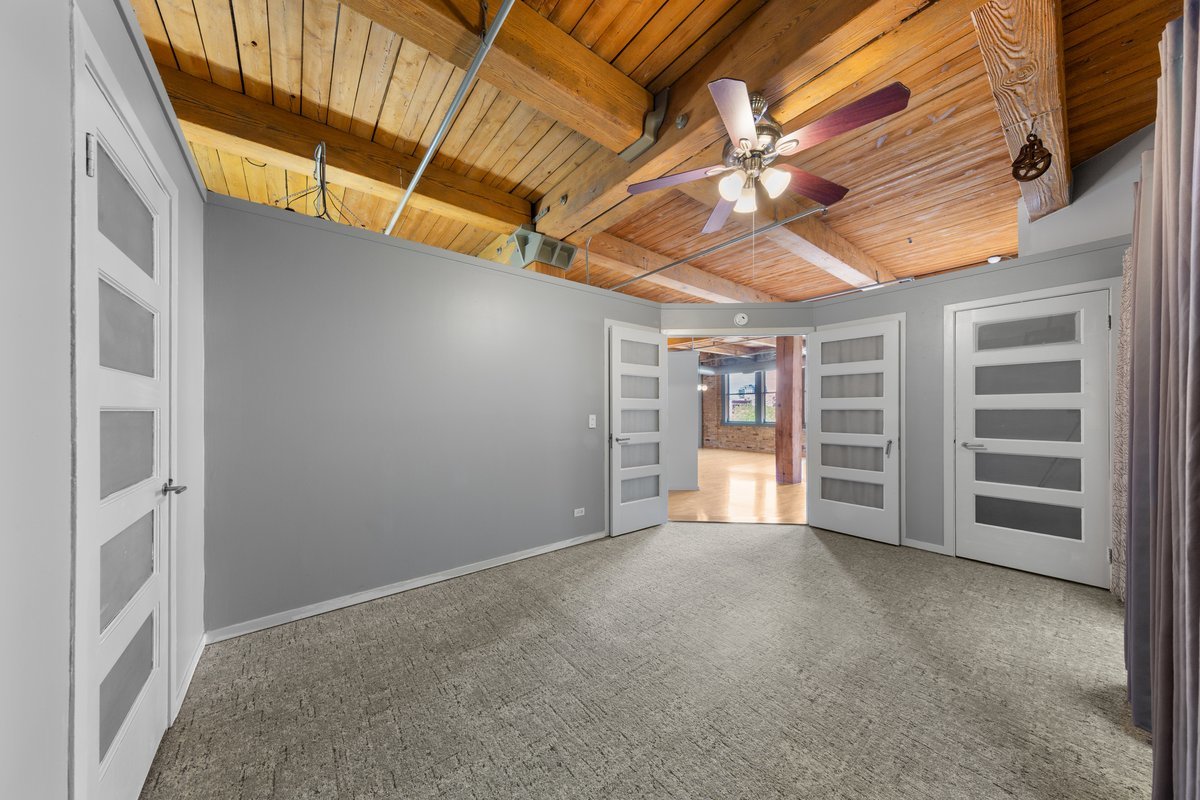 913 West Van Buren Street, Unit 4C Chicago, IL 60607 - Photo 18 of 23 a view of an empty room with a window