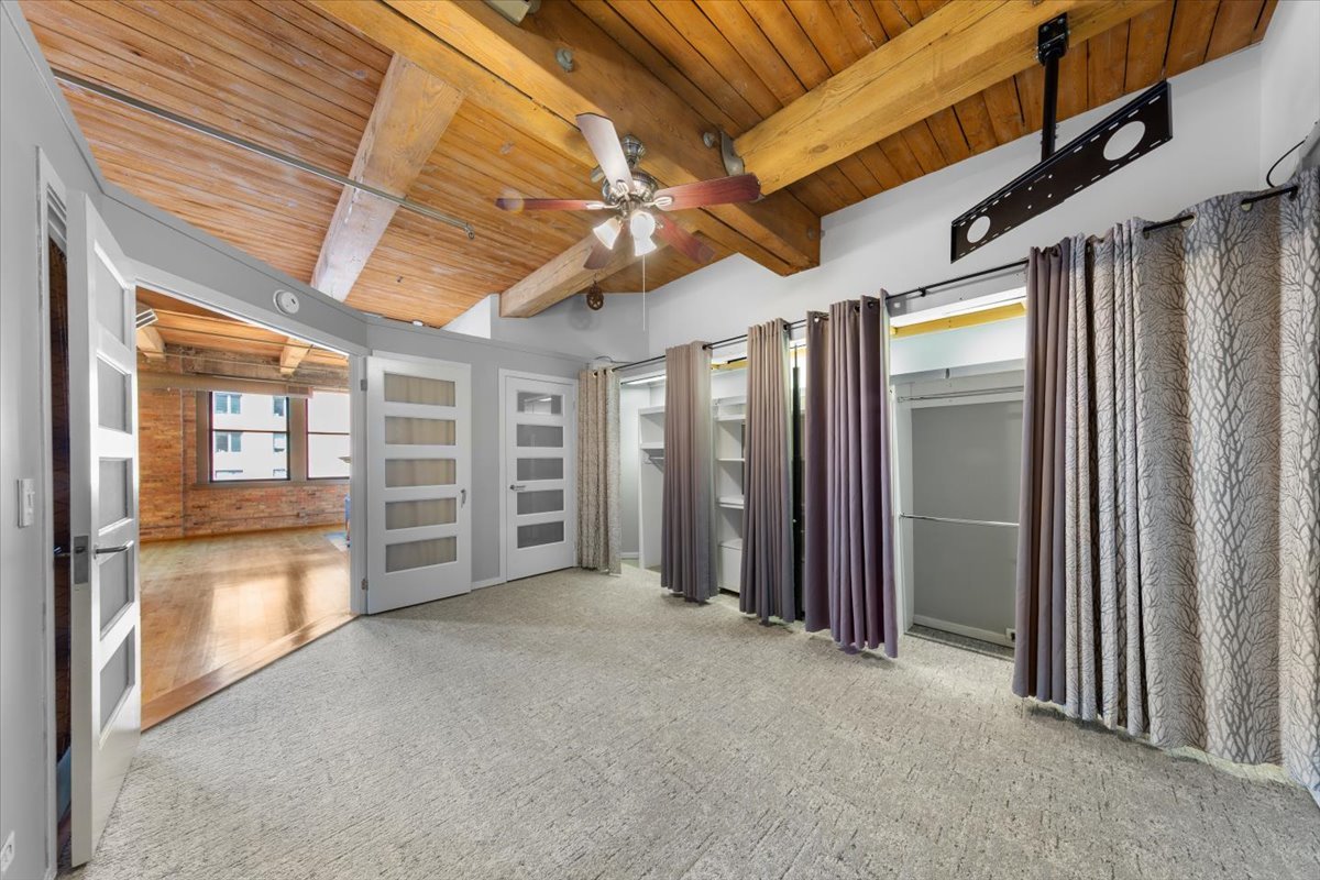 913 West Van Buren Street, Unit 4C Chicago, IL 60607 - Photo 19 of 23 a view of an empty room with a window