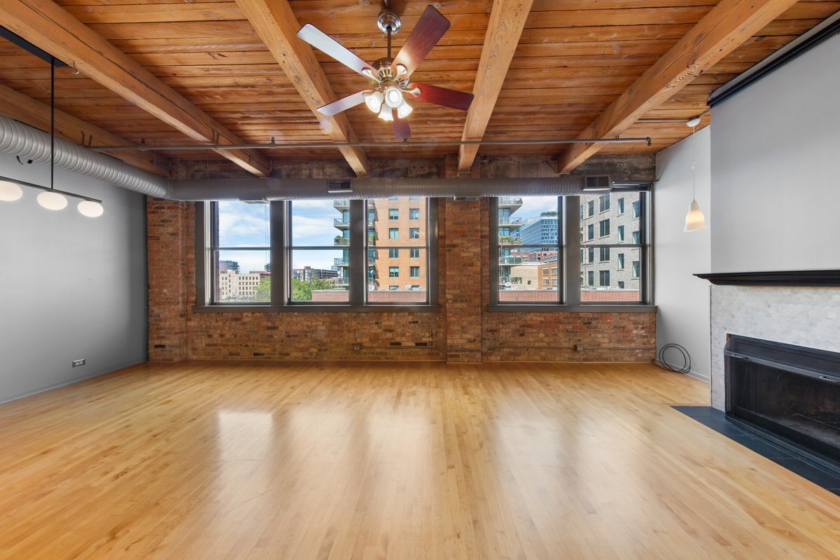 913 West Van Buren Street, Unit 4C Chicago, IL 60607 - Photo 6 of 23 a view of livingroom with an empty space