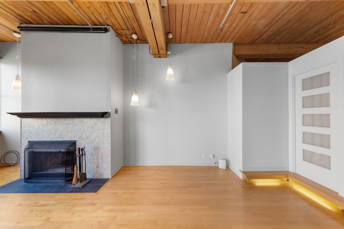 913 West Van Buren Street, Unit 4C Chicago, IL 60607 - Photo 9 of 23 a view of an empty room with a fireplace
