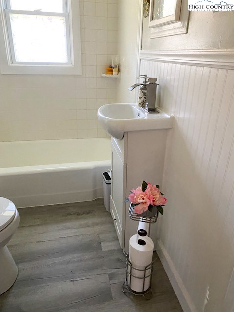 273 Walnut Branch Church Road Sparta, NC 28675 - Photo 10 of 41 a bathroom with a sink mirror bathtub and toilet
