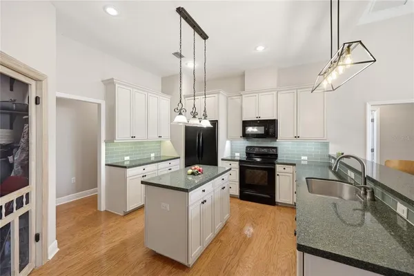 $950,000 | 10320 Southwest 17th Place, Gainesville, FL 32607