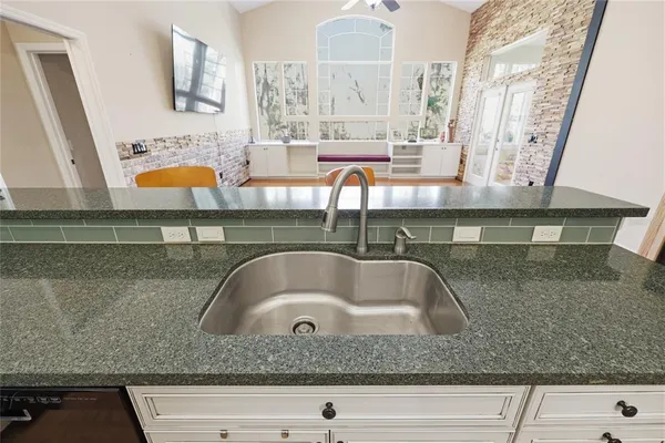 $950,000 | 10320 Southwest 17th Place, Gainesville, FL 32607