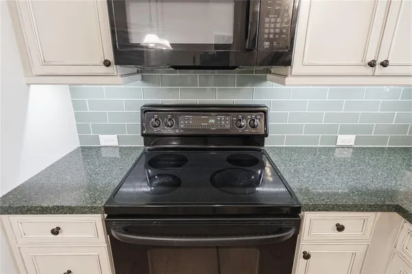 $950,000 | 10320 Southwest 17th Place, Gainesville, FL 32607