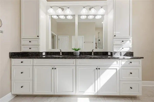$950,000 | 10320 Southwest 17th Place, Gainesville, FL 32607