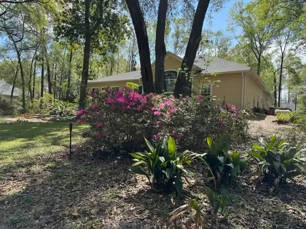 $950,000 | 10320 Southwest 17th Place, Gainesville, FL 32607