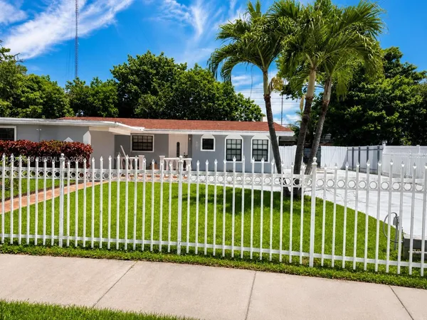 $3,800 | 401 Northwest 198th Street, Miami Gardens, FL 33169