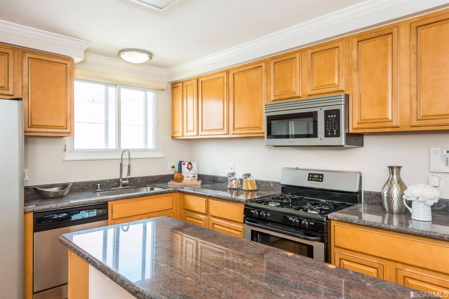 411 Firecrest Avenue Pacifica, CA 94044 - Photo 7 of 13