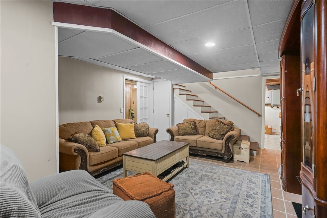 25 Janet Drive Cranston, RI 02921 - Photo 33 of 45