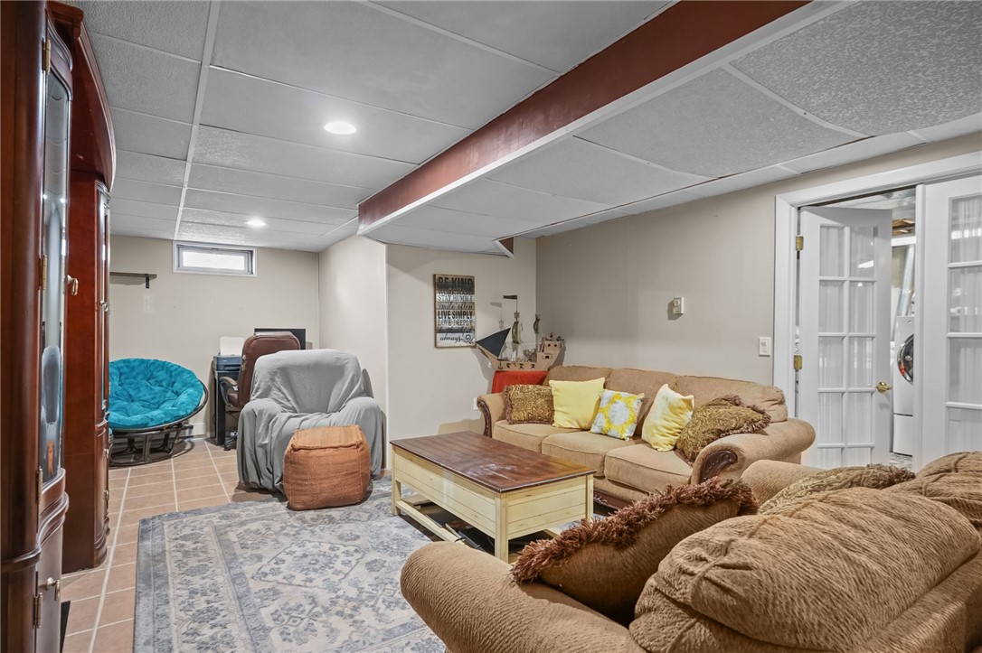 25 Janet Drive Cranston, RI 02921 - Photo 34 of 45