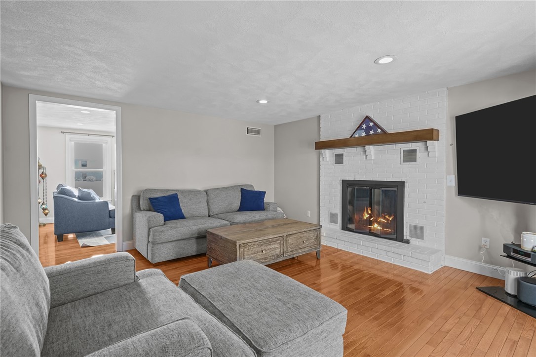 25 Janet Drive Cranston, RI 02921 - Photo 8 of 45