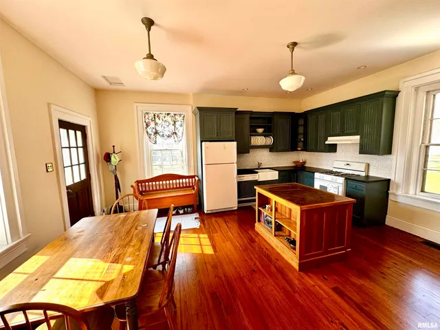 $149,900 | 110 East Jefferson Street, New Boston, IL 61272