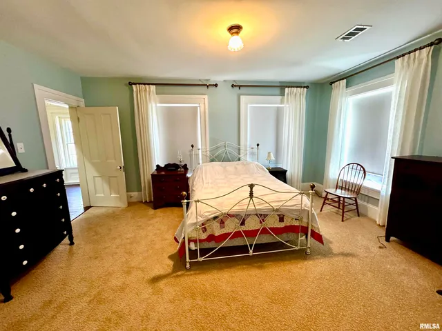 $149,900 | 110 East Jefferson Street, New Boston, IL 61272