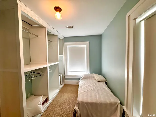 $149,900 | 110 East Jefferson Street, New Boston, IL 61272