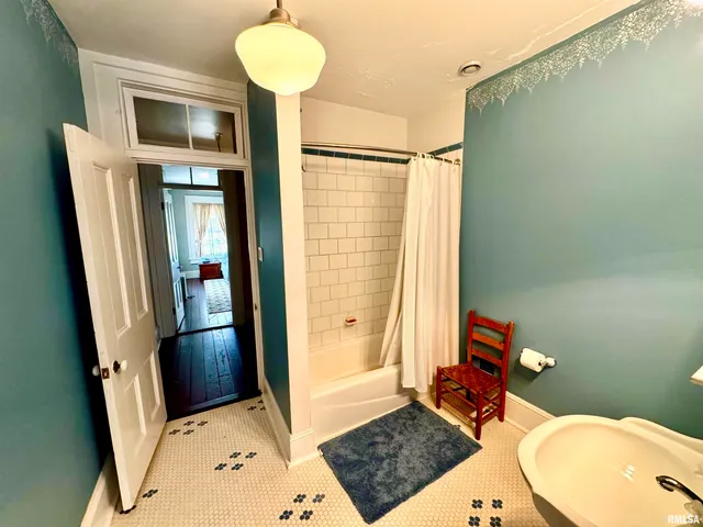 $149,900 | 110 East Jefferson Street, New Boston, IL 61272