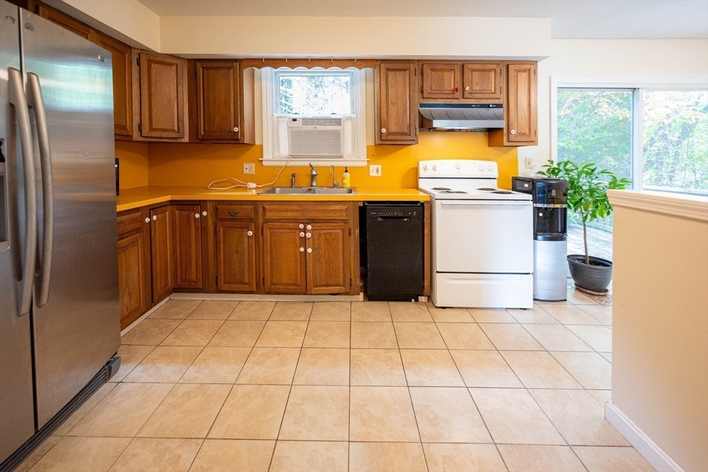 664 Bay Road Belchertown, MA 01007 - Photo 9 of 18