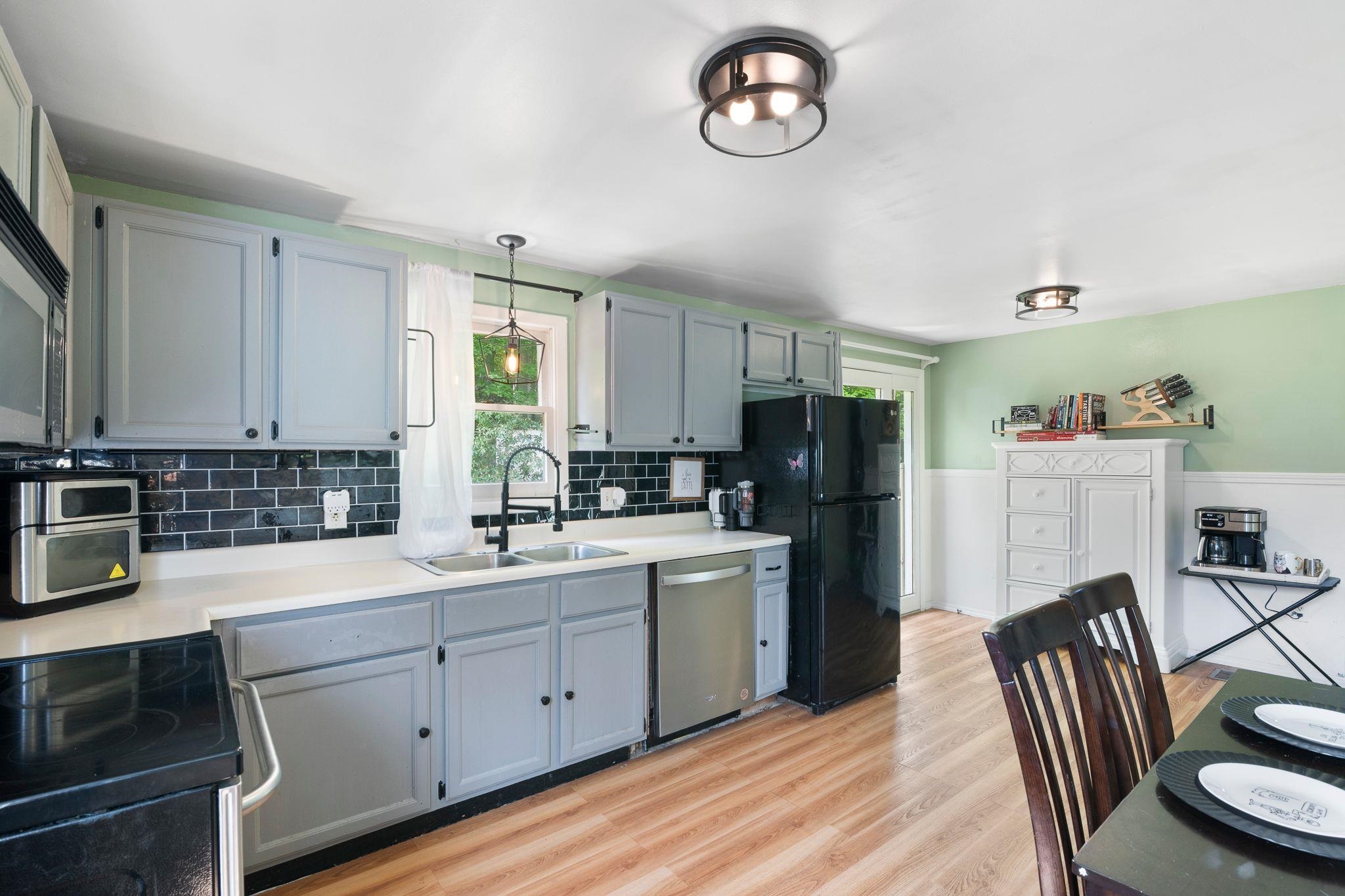 164 Chestnut Street Brattleboro, VT 05301 - Photo 2 of 18