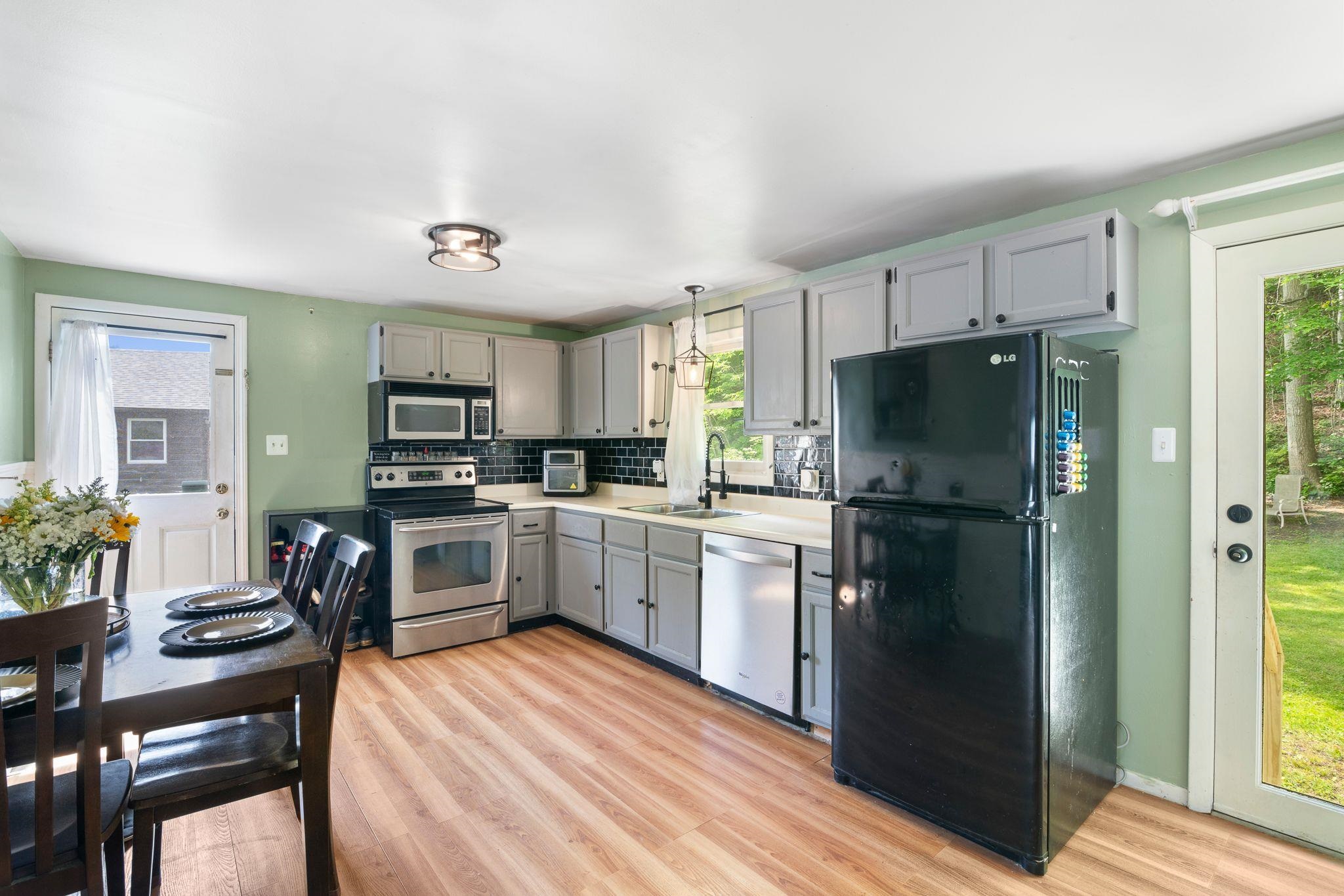 164 Chestnut Street Brattleboro, VT 05301 - Photo 3 of 18