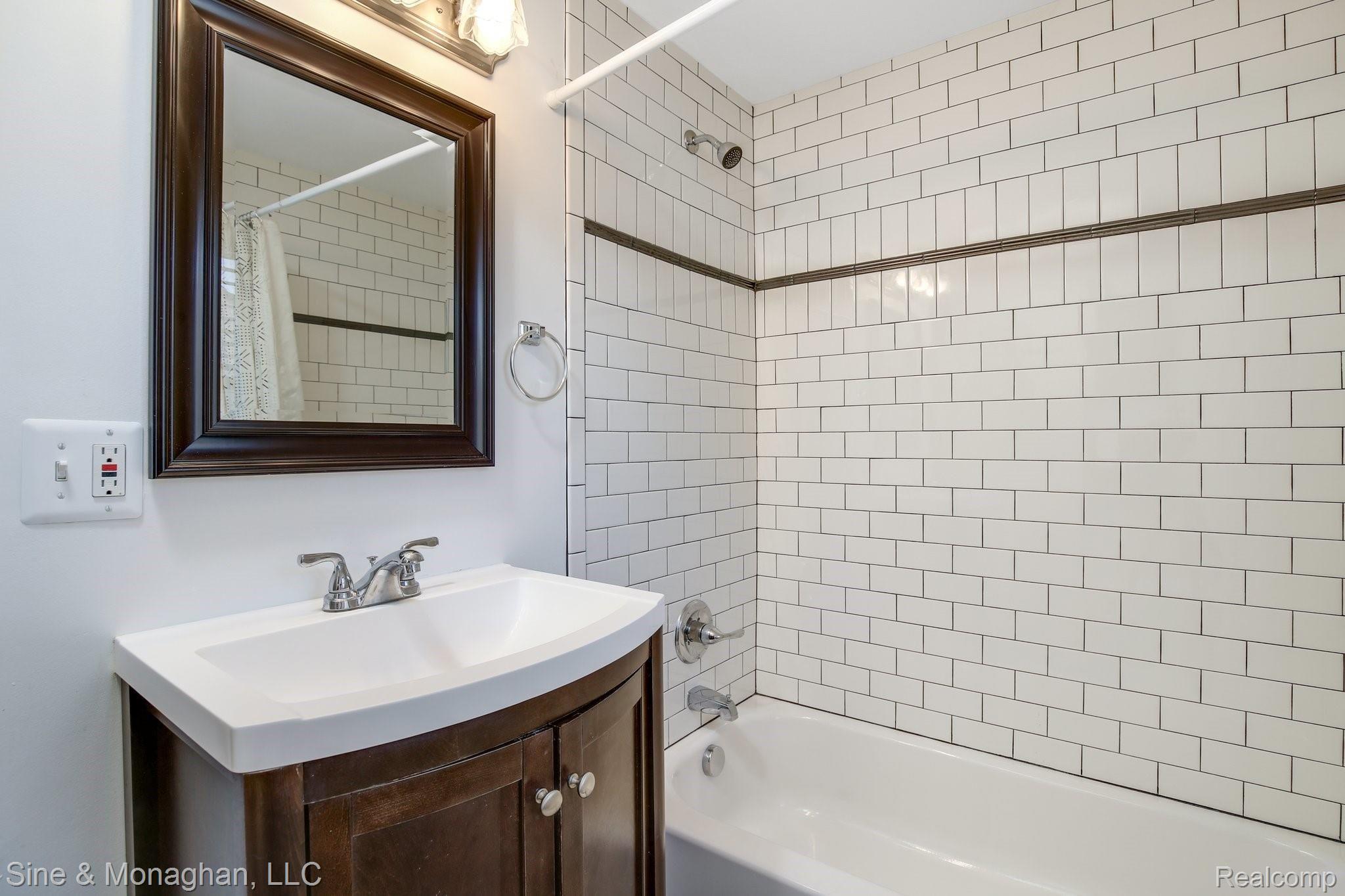 1338 Hampton Road Grosse Pointe, MI 48236 - Photo 18 of 26 1338+Hampton+Rd+Grosse+Pointe+Woods-38-web.jpg
