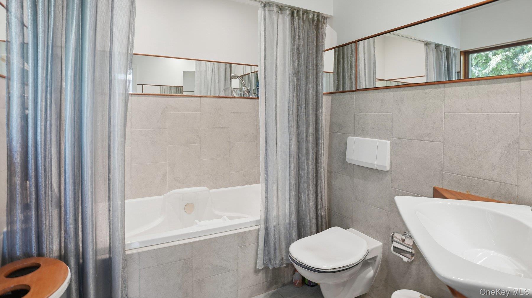 145 Osprey Nest Road Greenport, NY 11944 - Photo 25 of 40 Primary Bathroom