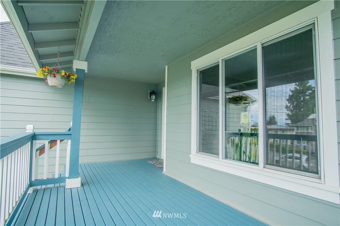 7215 South Rustic Road Seattle, WA 98178 - Photo 3 of 32 a view of outdoor space and deck