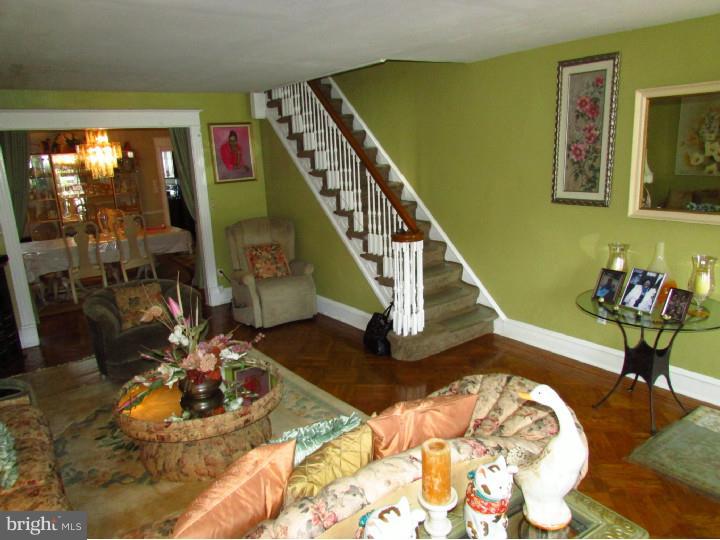 7032 Georgian Road Philadelphia, PA 19138 - Photo 5 of 23 Living Room