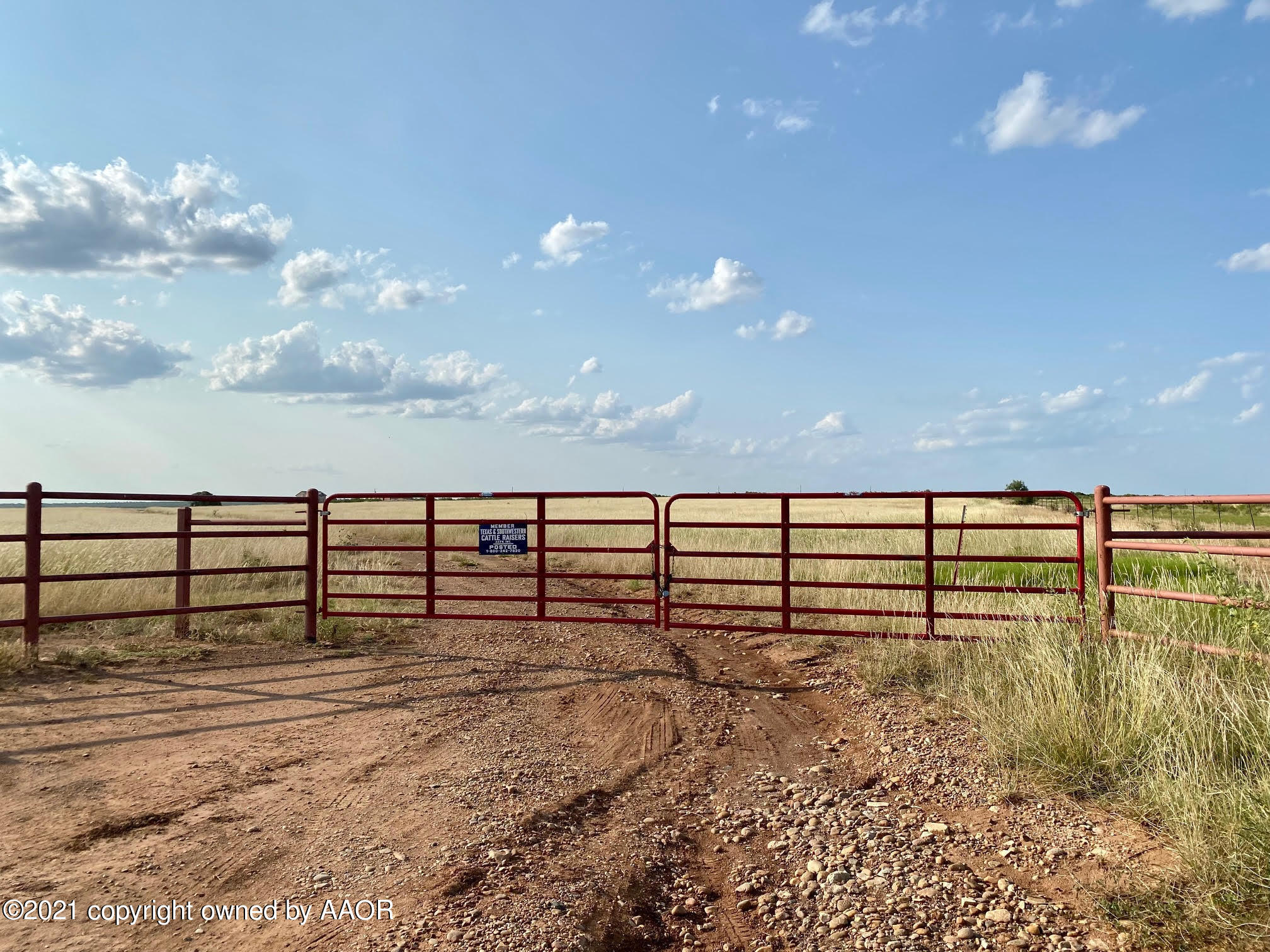 1458 Mitchell Road Quanah, TX 79252 - Photo 3 of 70 front gate 2