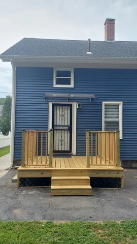$2,300 | 70 Providence Street, Norwich, CT 06380