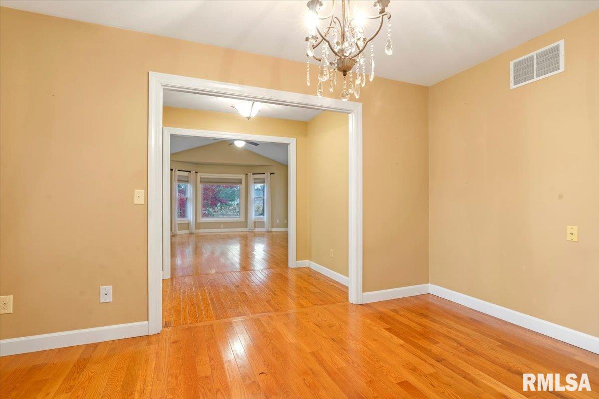 7 Chimney View Lane Springfield, IL 62707 - Photo 3 of 36 Gallery Image 3