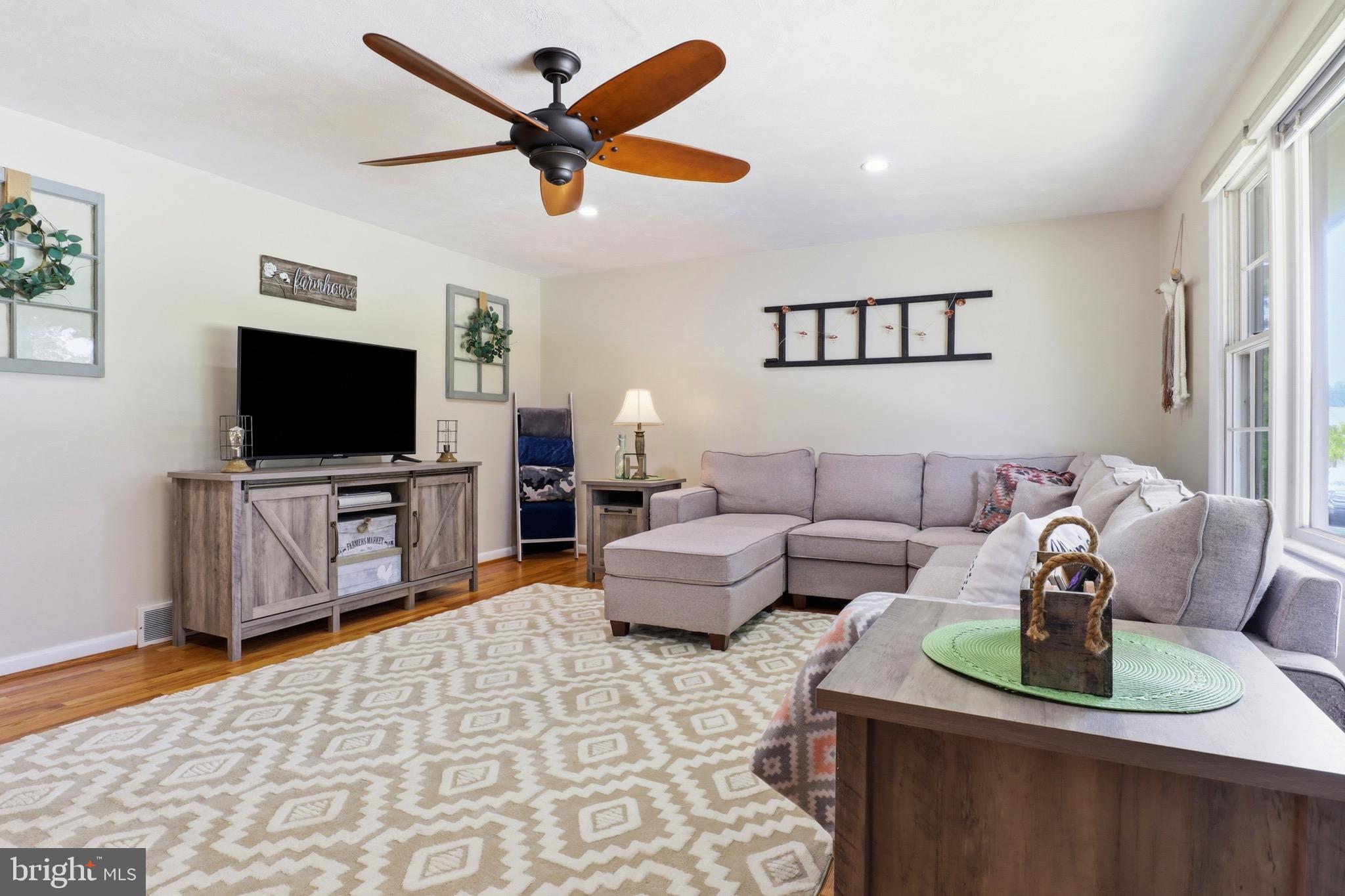 137 Ridgefield Drive York, PA 17403 - Photo 6 of 41 Lots of natural light
