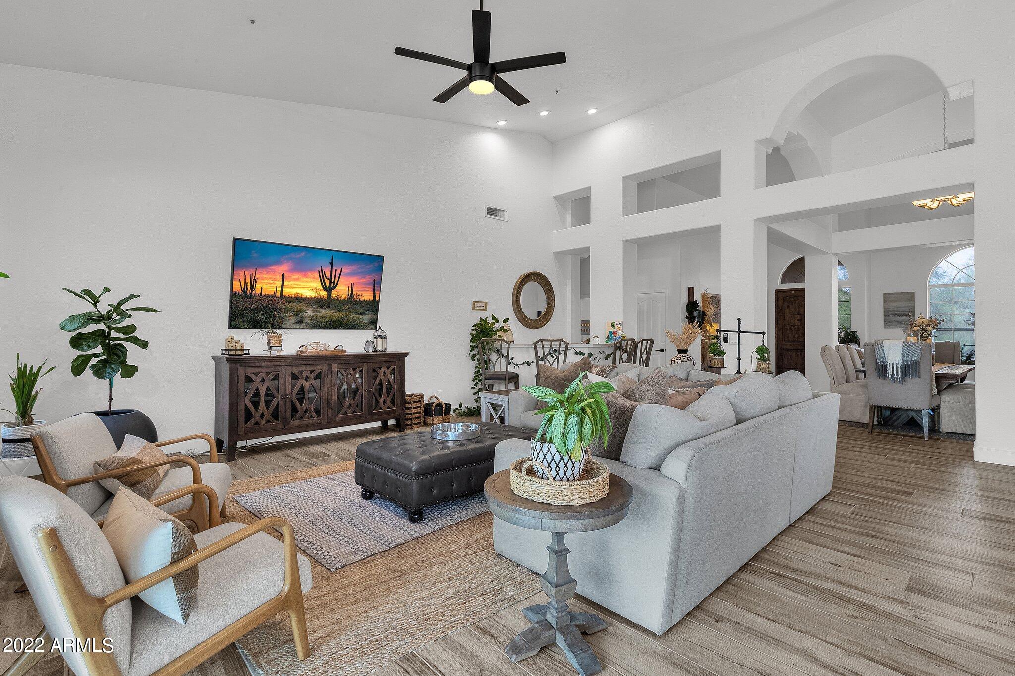 8510 East Rowel Road Scottsdale, AZ 85255 - Photo 14 of 47 WELCOMING SPACE