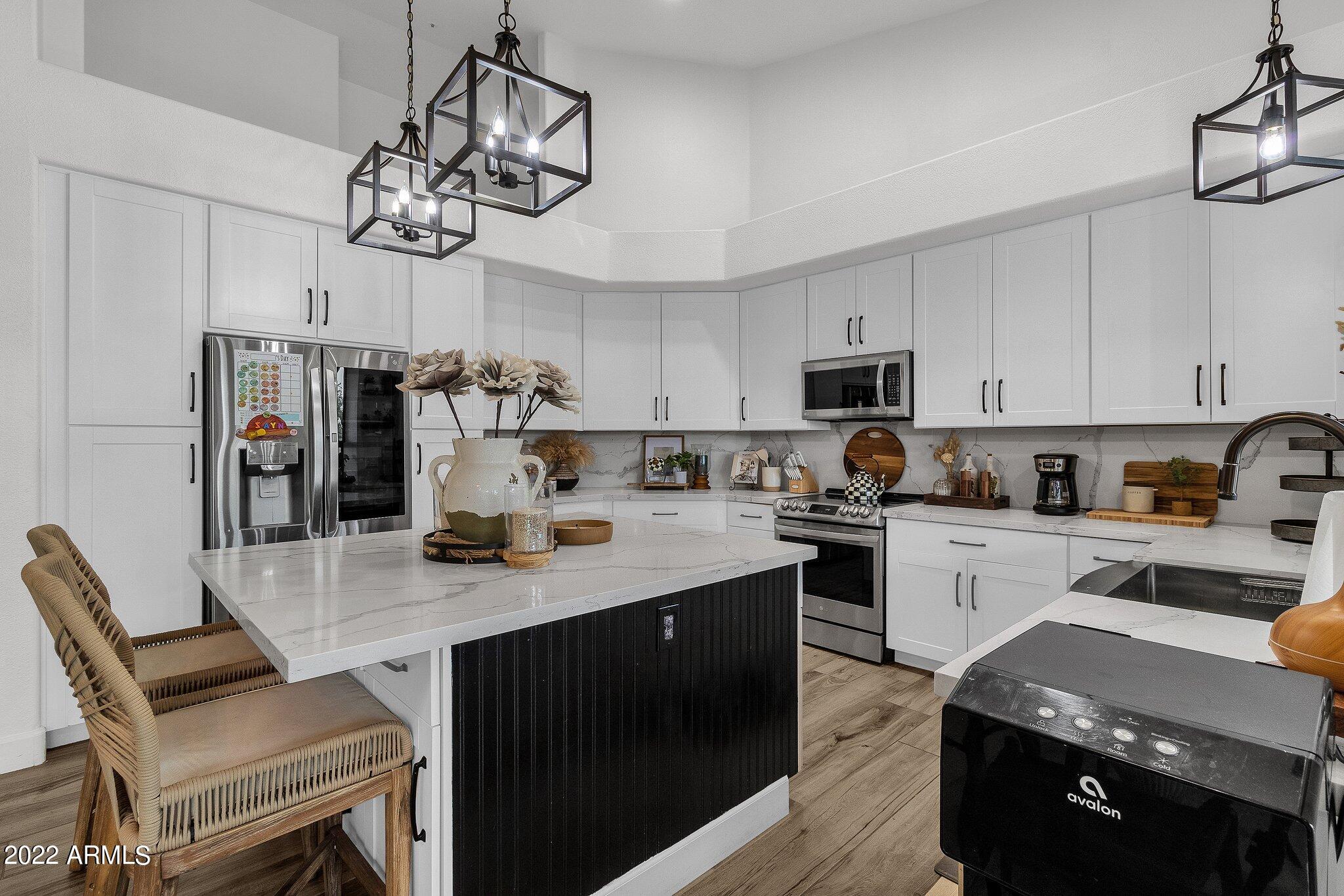 8510 East Rowel Road Scottsdale, AZ 85255 - Photo 19 of 47 ISLAND W/ SEATING