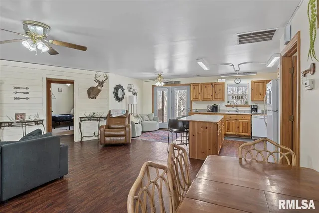 $299,000 | 26438 Lake Pittsfield Drive, Pittsfield, IL 62363