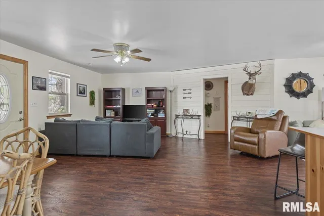 $299,000 | 26438 Lake Pittsfield Drive, Pittsfield, IL 62363