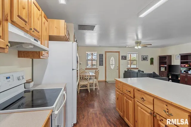 $299,000 | 26438 Lake Pittsfield Drive, Pittsfield, IL 62363