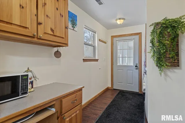 $299,000 | 26438 Lake Pittsfield Drive, Pittsfield, IL 62363