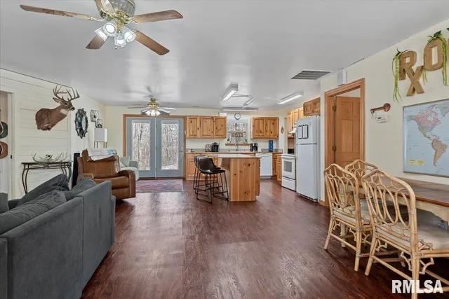 $299,000 | 26438 Lake Pittsfield Drive, Pittsfield, IL 62363