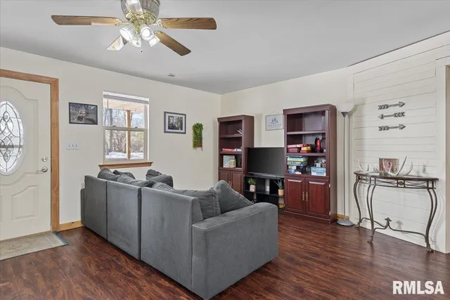 $299,000 | 26438 Lake Pittsfield Drive, Pittsfield, IL 62363