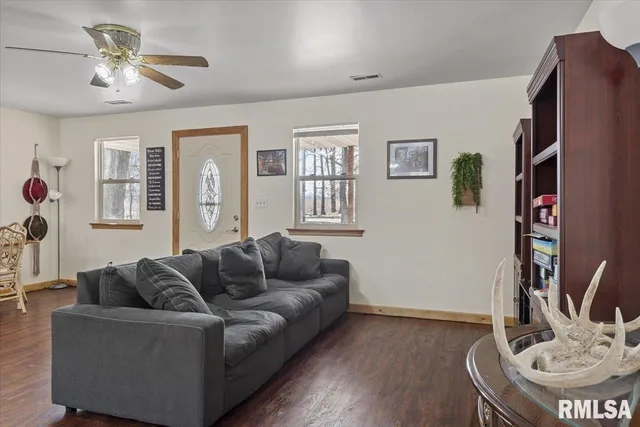 $299,000 | 26438 Lake Pittsfield Drive, Pittsfield, IL 62363