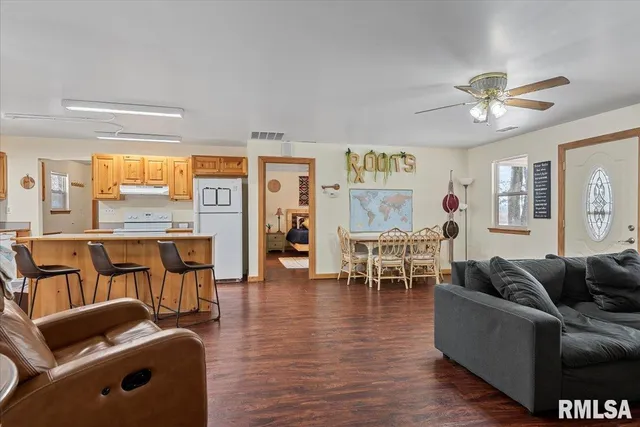 $299,000 | 26438 Lake Pittsfield Drive, Pittsfield, IL 62363