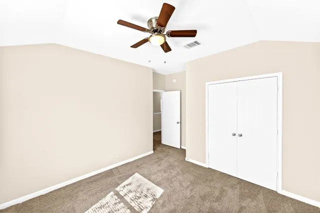 a view of room with ceiling fan